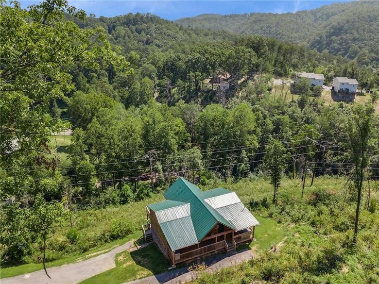 Emilys Hideaway - Four Bedroom Cabin