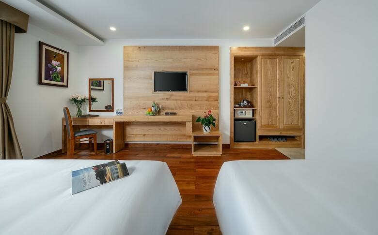 Sunny Ocean Hotel & Spa