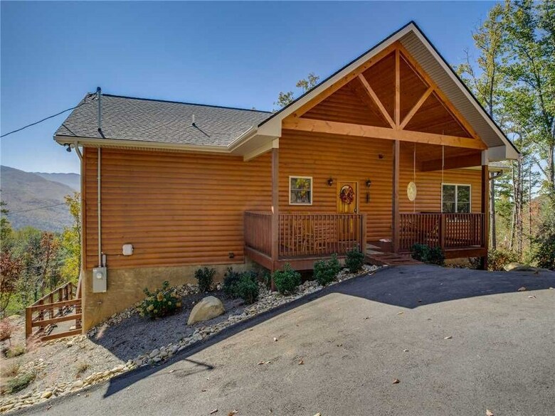 Eagles View - Four Bedroom Cabin