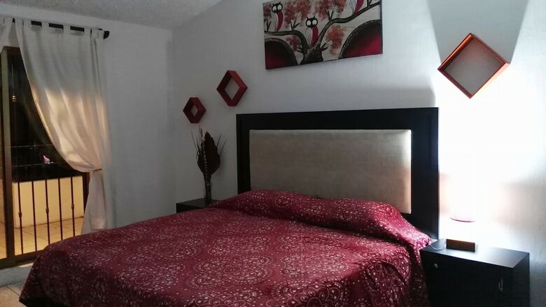 Lia Ajijic - Lakeside B&B