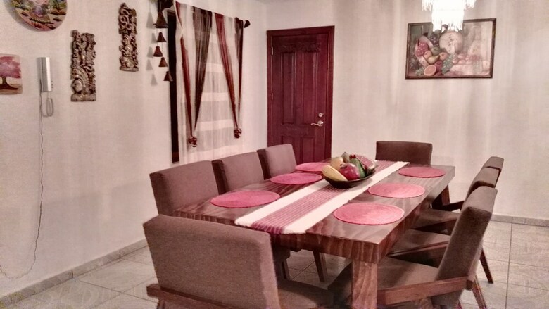 Lia Ajijic - Lakeside B&B
