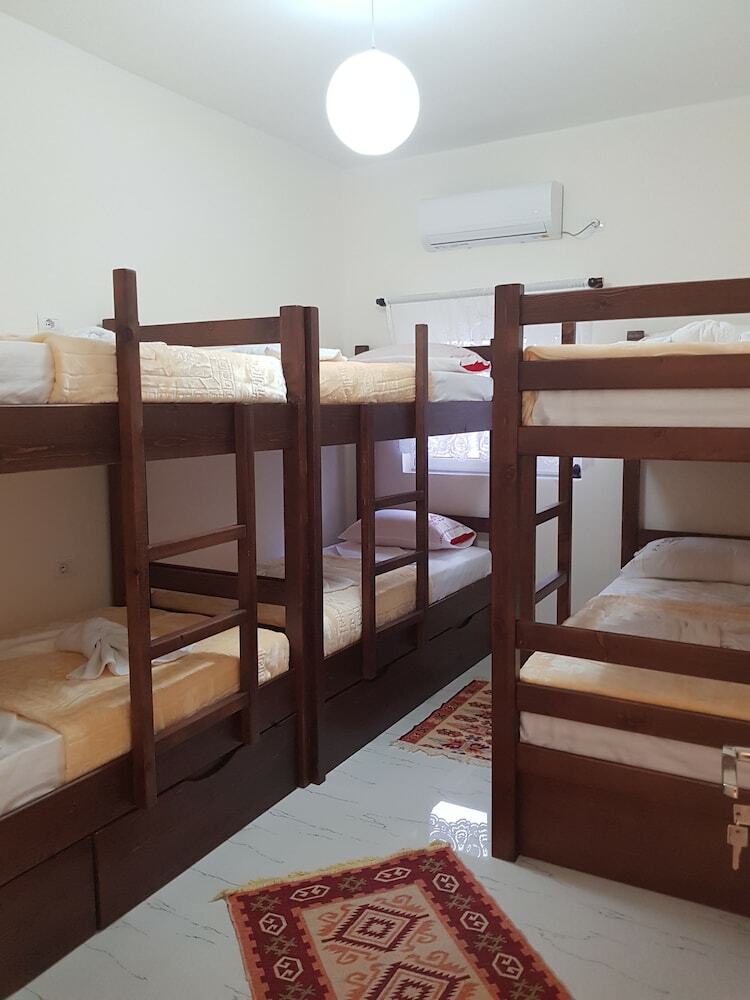 Hostal Filipi Hostel