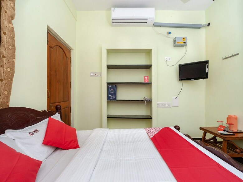 Hotel Oyo 15663 Sri Karuna Residency