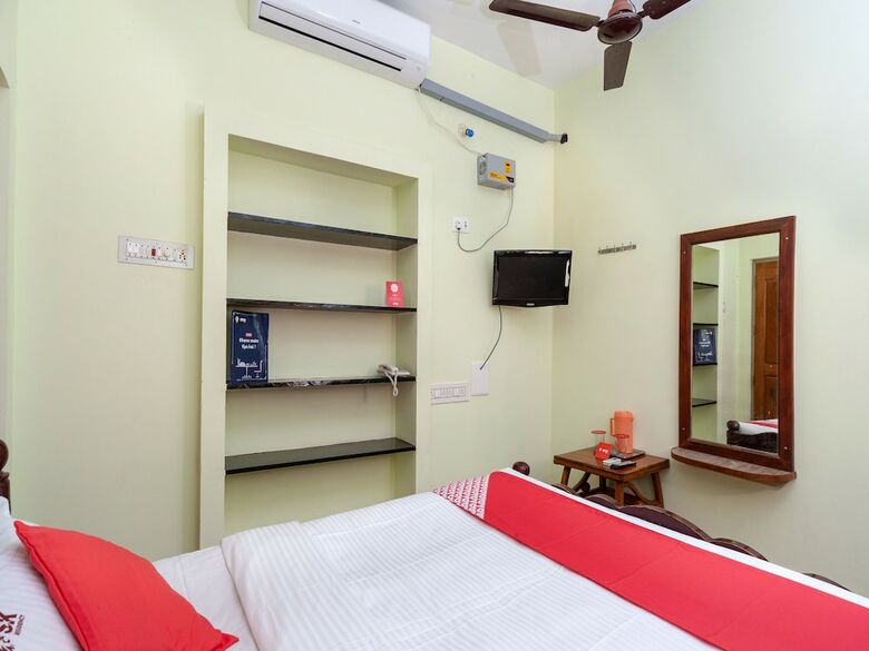 Hotel Oyo 15663 Sri Karuna Residency
