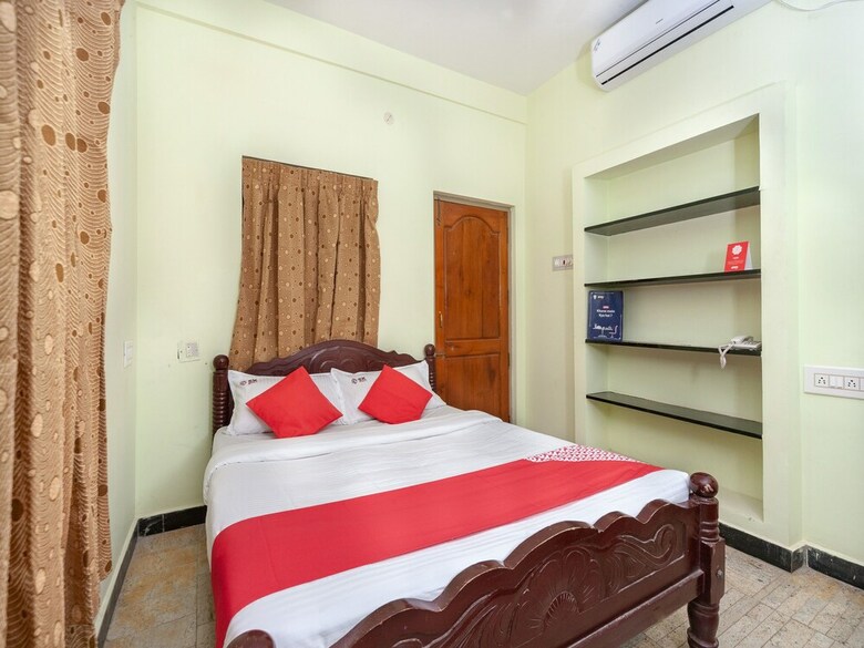 Hotel Oyo 15663 Sri Karuna Residency
