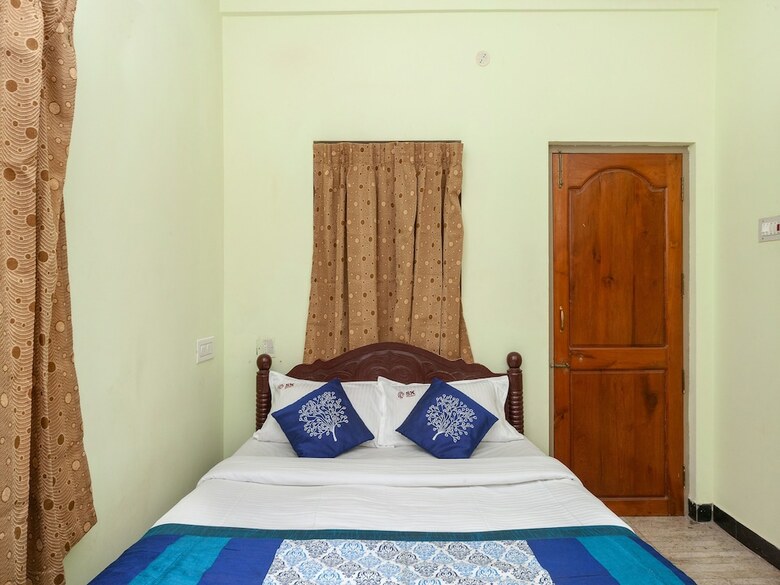 Hotel Oyo 15663 Sri Karuna Residency