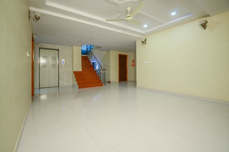Hotel Oyo 22071 Shri Baba Excellency