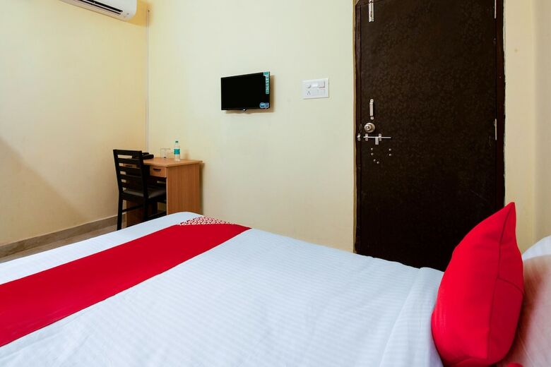 Hotel Oyo 24080 Flagship Deepansh Plaza