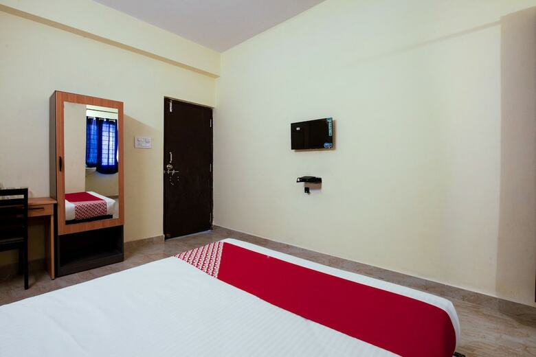 Hotel Oyo 24080 Flagship Deepansh Plaza