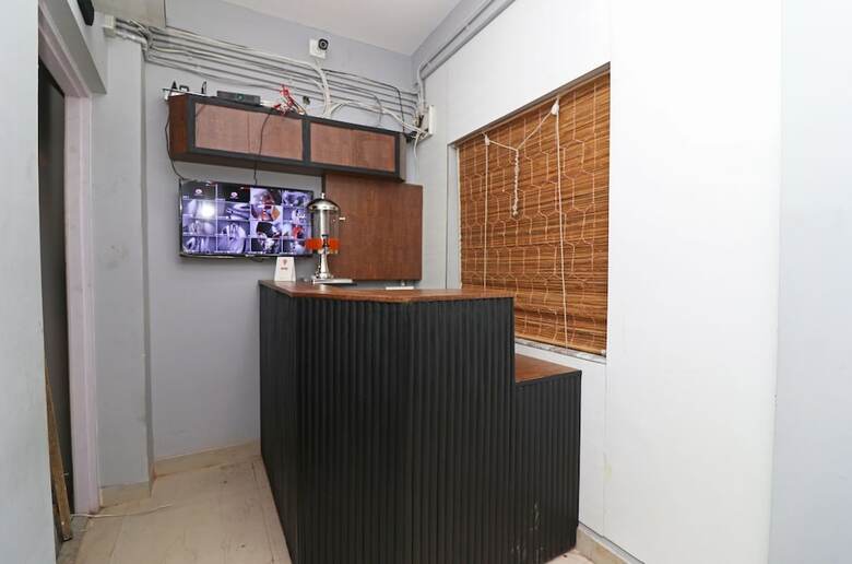 Hotel Oyo 22591 Srj Inn