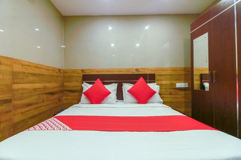 Oyo 26990 Hotel Ivory Grande