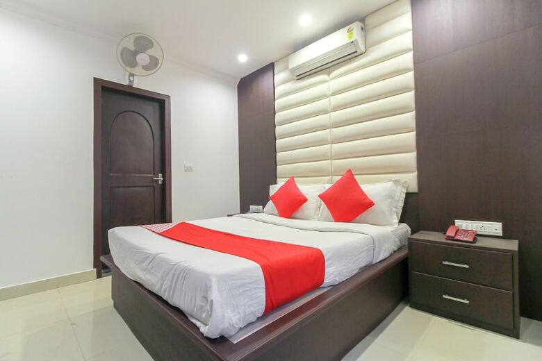 Oyo 26990 Hotel Ivory Grande