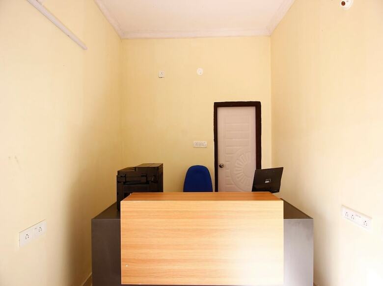 Hotel Oyo 23080 Flagship Siva Builders