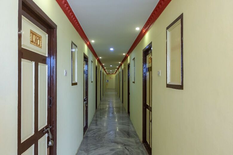 Hotel Oyo 24898 Senthur Murugan Residency