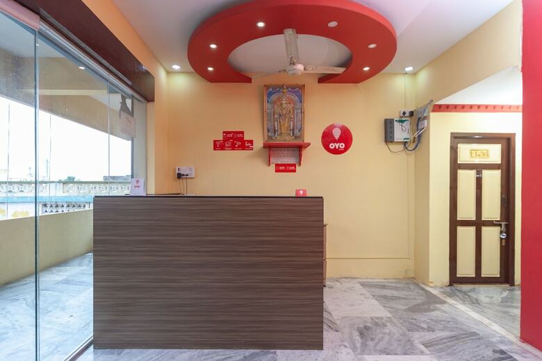 Hotel Oyo 24898 Senthur Murugan Residency