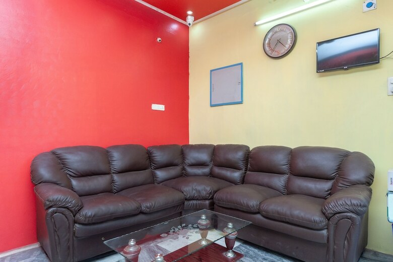 Hotel Oyo 24898 Senthur Murugan Residency