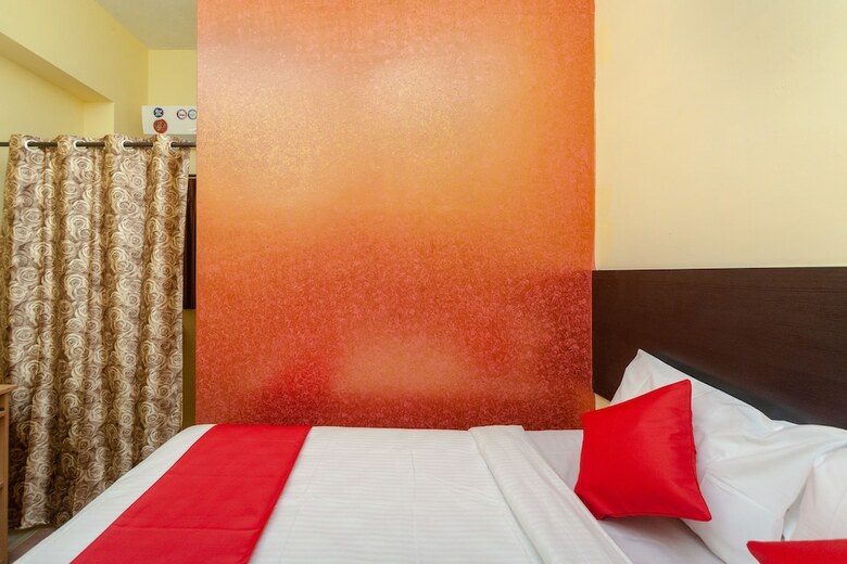 Hotel Oyo 24898 Senthur Murugan Residency