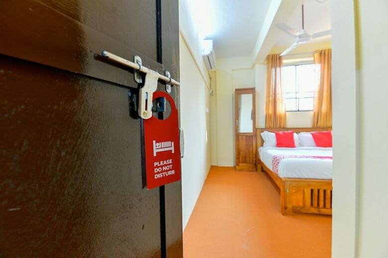 Hotel Oyo 24607 Lotus Residency