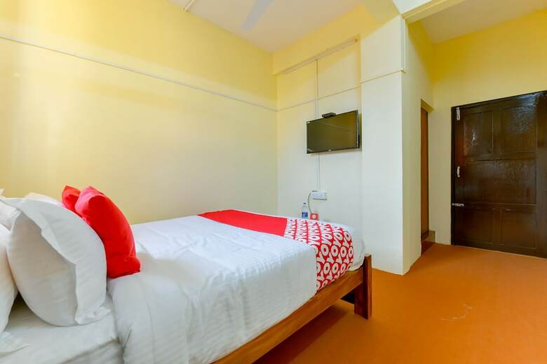 Hotel Oyo 24607 Lotus Residency