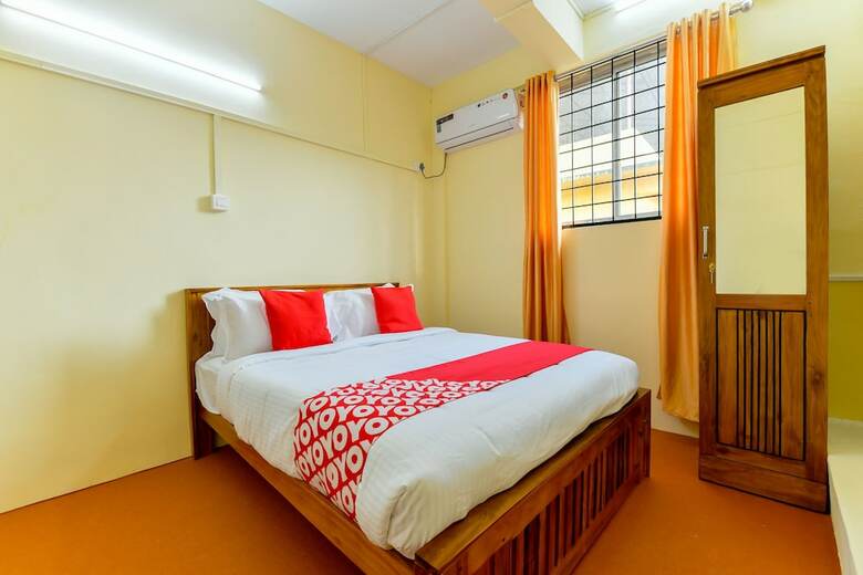 Hotel Oyo 24607 Lotus Residency