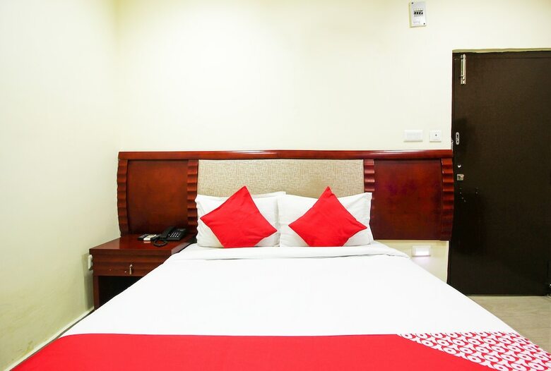 Oyo 22737 Chandra Grand Hotel