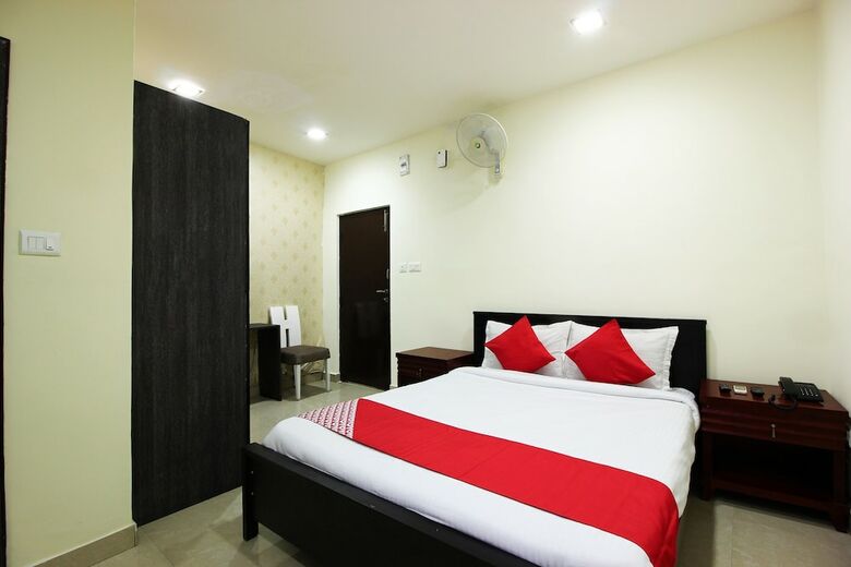 Oyo 22737 Chandra Grand Hotel