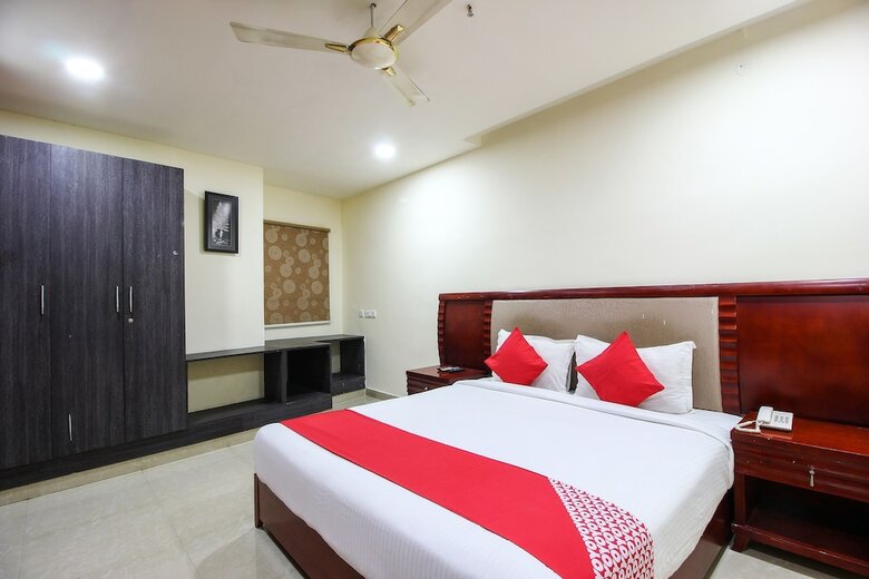 Oyo 22737 Chandra Grand Hotel