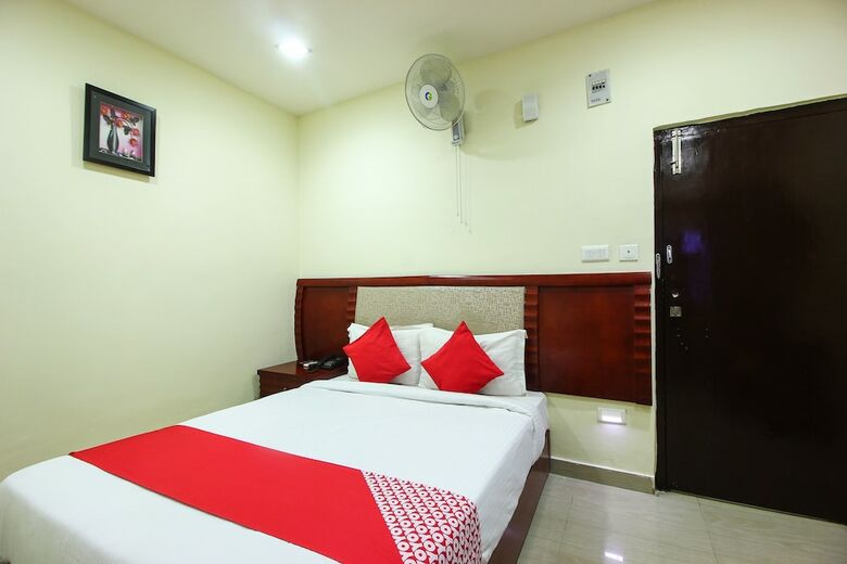 Oyo 22737 Chandra Grand Hotel