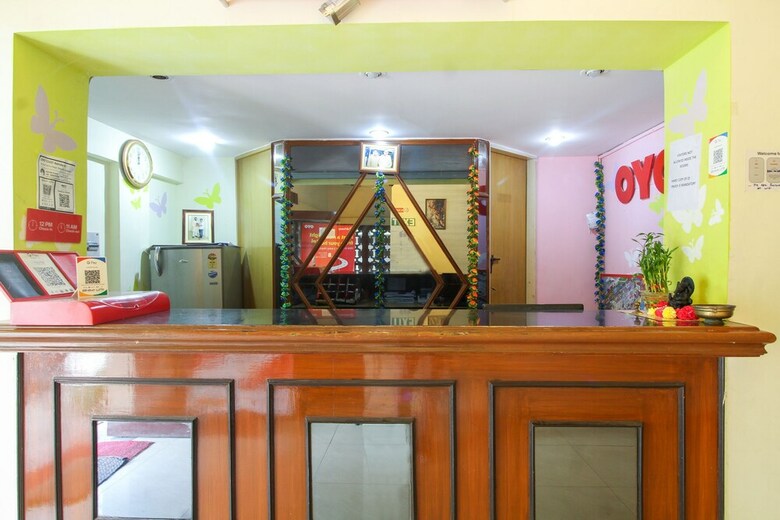 Hotel Oyo 12237 Royal Suite