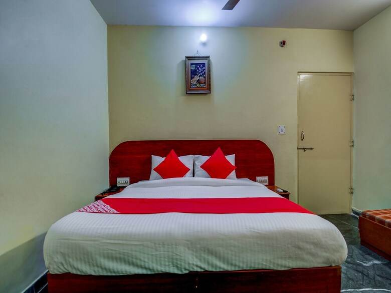 Oyo 18320 Hotel Utsav