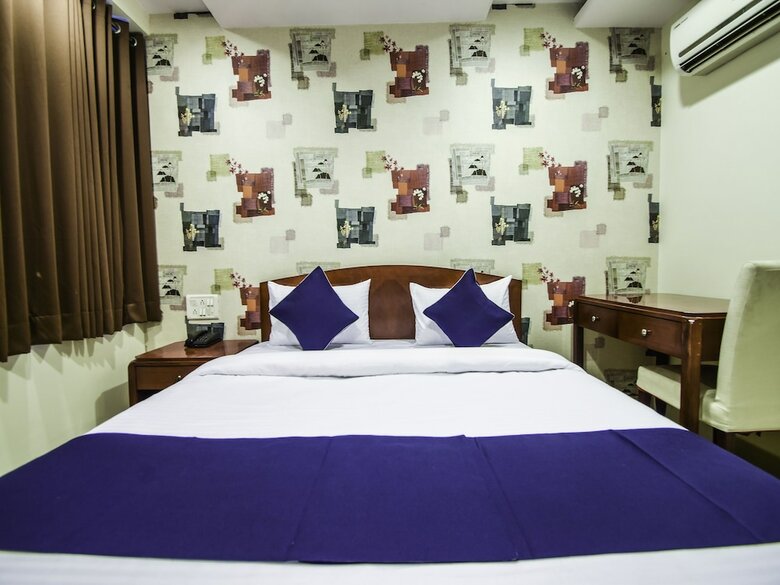 Hotel Oyo 24041 Silverkey Corp Residency
