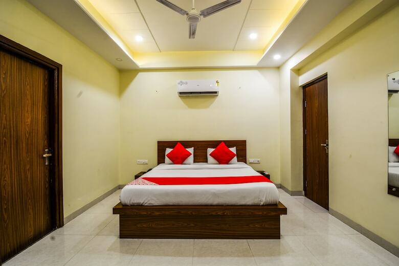Hotel Oyo 22204 Mark Inn