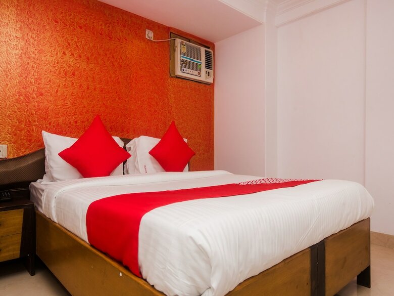 Oyo 19028 Hotel Palm Star
