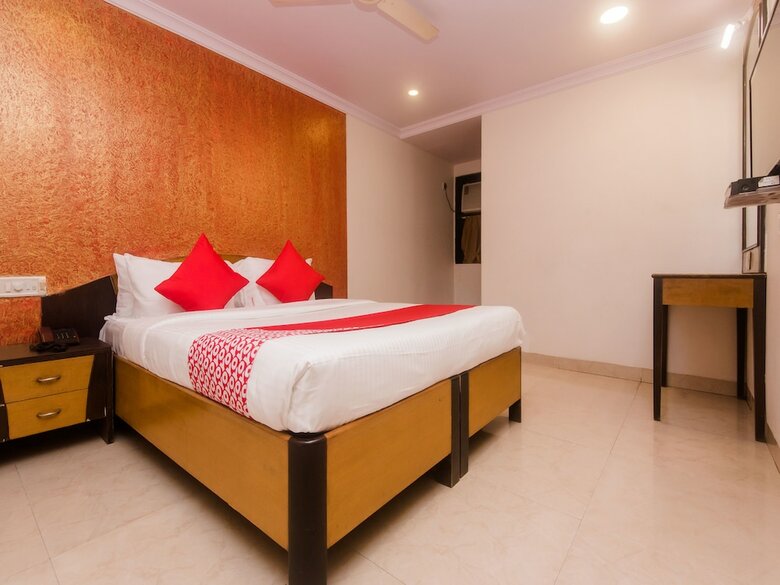Oyo 19028 Hotel Palm Star
