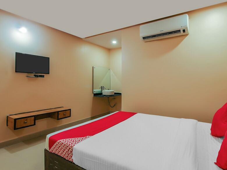 Hotel Oyo 18926 Tourist Krishna Inn
