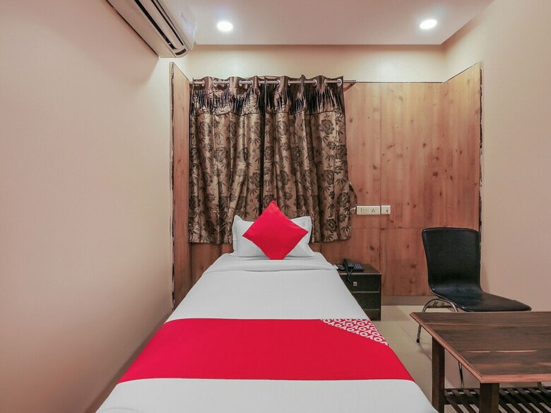 Hotel Oyo 18926 Tourist Krishna Inn
