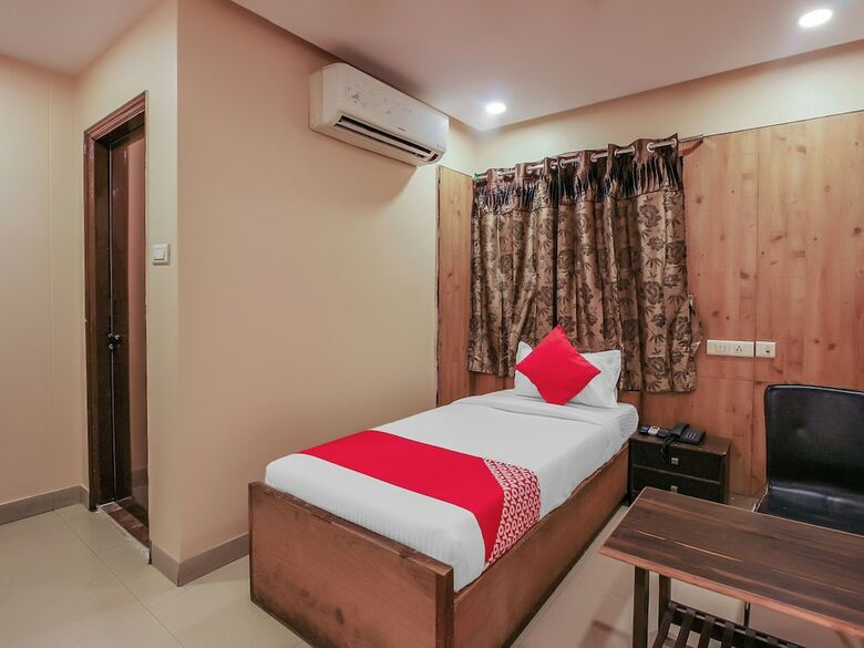 Hotel Oyo 18926 Tourist Krishna Inn