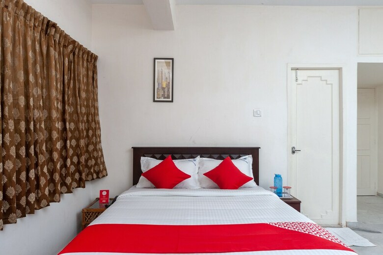 Hotel Oyo 24168 Amrita Inn