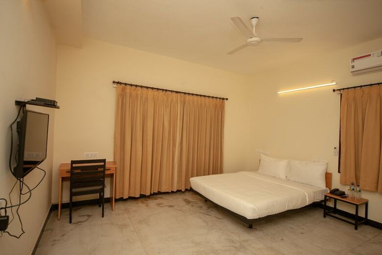 Hotel Oyo 24150 Silverkey Egmore