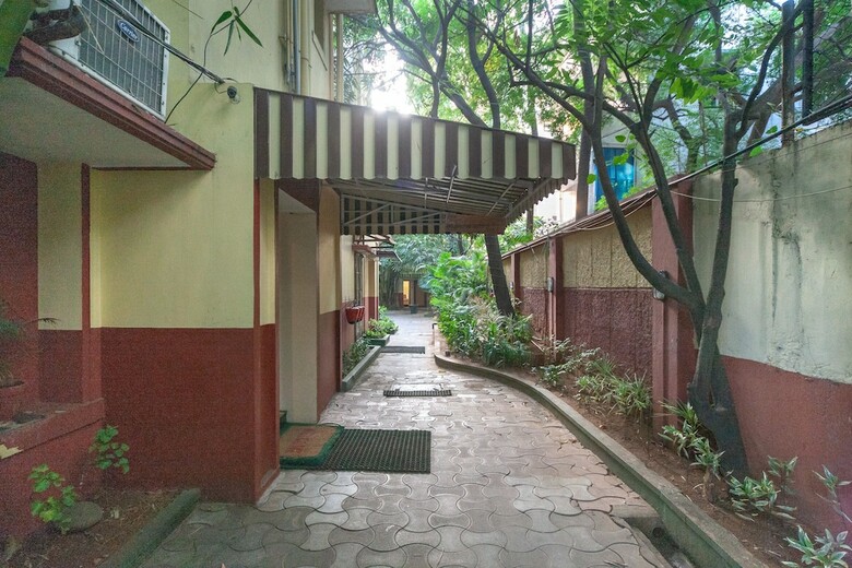 Hotel Oyo 22280 Kences Inn