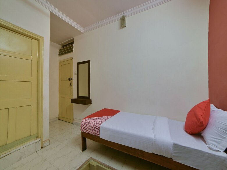 Oyo 16533 Hotel Sudarshan