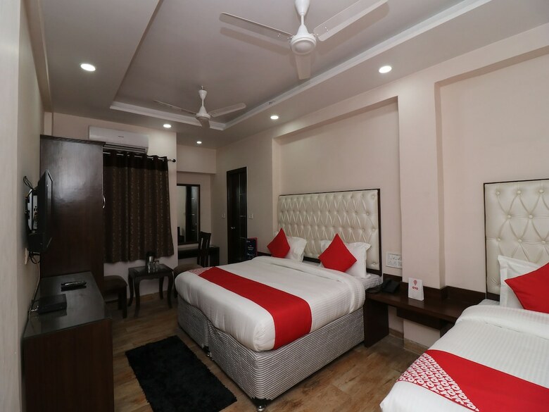 Oyo 27802 Hotel Boom Room