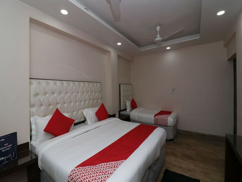 Oyo 27802 Hotel Boom Room