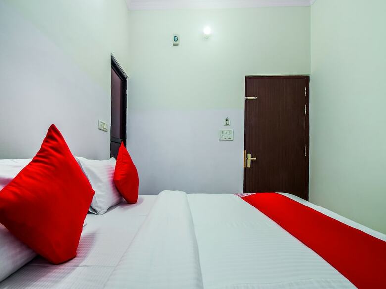 Oyo 23492 Hotel Blue Sapphire