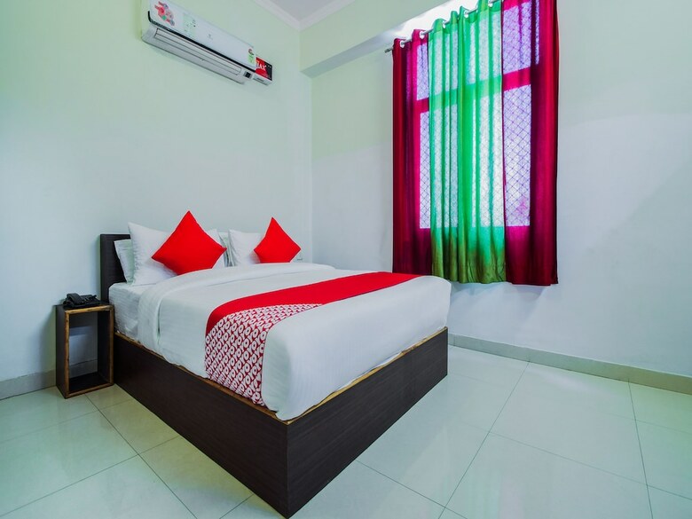 Oyo 23492 Hotel Blue Sapphire