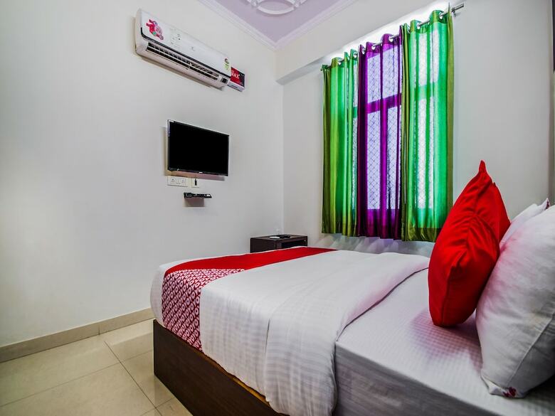 Oyo 23492 Hotel Blue Sapphire