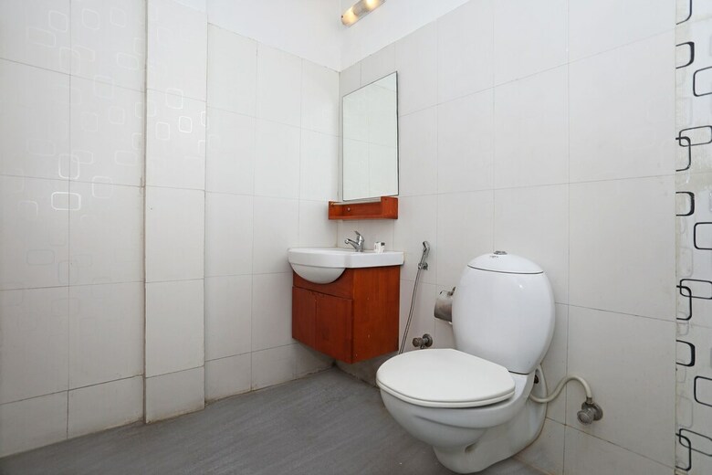 Oyo 23492 Hotel Blue Sapphire