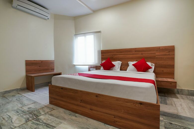 Hotel Oyo 15141 Townvilla Guest House