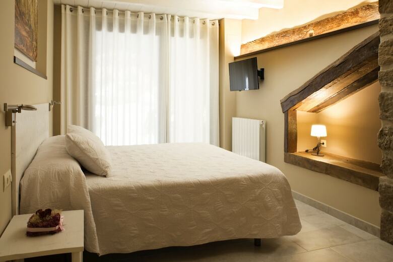 Hostal Habitacions Pla�a Major