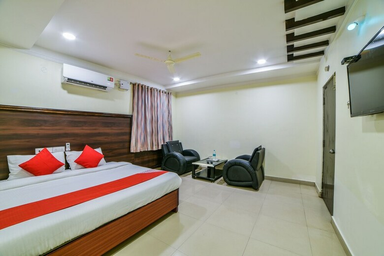 Hotel Oyo 24288 Surya Teja Residency